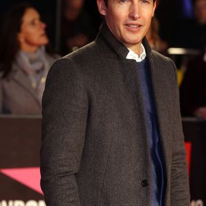 Mais plutôt que de rédiger un long communiqué, il a simplement partagé un article du journaliste Dean Piper, sobrement intitulé Hayden Panettiere et James Blunt : un lynchage sur Internet, en l'accompagnant d'un émoji faisant un regard en coin.
James Blunt à la première de "Greed" lors du 63ème Festival International du Film de Londres, le 9 octobre 2019.