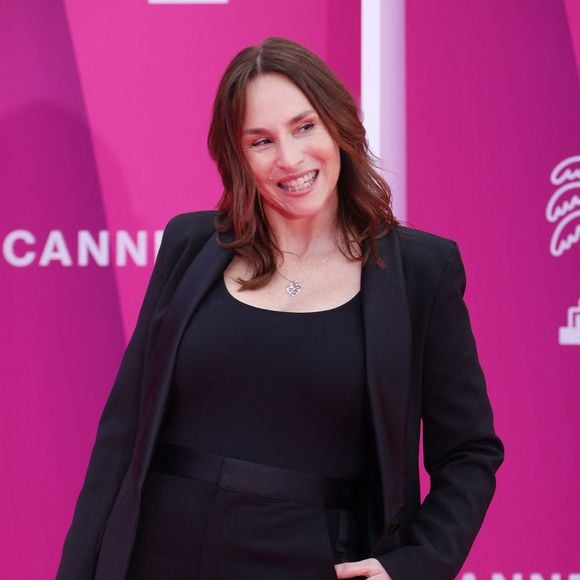 Elle explique : "Ça on n'en parle pas alors que dans les statistiques c'est entre 25 et 40 % des femmes qui sont touchées par ces fuites urinaires". 

Vanessa Demouy - Soirée d'ouverture de la 7ème saison de "CanneSeries" à Cannes le 5 avril 2024. © Denis Guignebourg/Bestimage