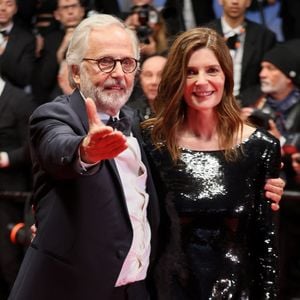 Il faut dire que collaborer avec Chiara Mastroianni 

Fabrice Luchini, Chiara Mastroianni - Descente des marches du film « Marcello Mio » lors du 77ème Festival International du Film de Cannes, au Palais des Festivals à Cannes. Le 21 mai 2024
© Christophe Clovis / Bestimage