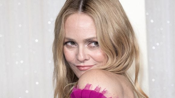 "C’est radical pour lisser la peau" : À 52 ans, Vanessa Paradis a un truc bien à elle pour défatiguer les traits