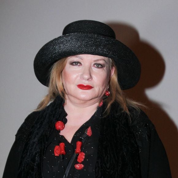 La série "R.I.P. Aimons-nous vivants !", diffusée sur TF1 l'an dernier, raconte avec humour l’histoire d’une mère célibataire reprenant une entreprise de pompes funèbres. 

Exclusif - Catherine Jacob - Soirée du nouvel an chinois au club Mandarin à Paris.

© Philippe Baldini / Bestimage