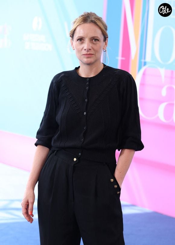 Destiné aux enfants dès 4 ou 5 ans, le livre raconte le voyage de Franz, une saucisse, et Marcelle, une madeleine, à travers le système digestif.

Charlie Bruneau - Photocall de "En Famille" lors du 64eme Festival de Télévision de Monte Carlo au Grimaldi Forum le 15 juin 2025. © Denis Guignebourg/Bestimage