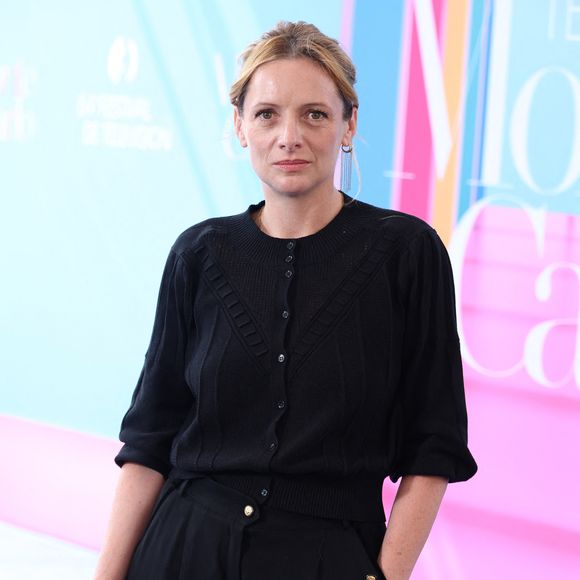 Destiné aux enfants dès 4 ou 5 ans, le livre raconte le voyage de Franz, une saucisse, et Marcelle, une madeleine, à travers le système digestif.

Charlie Bruneau - Photocall de "En Famille" lors du 64eme Festival de Télévision de Monte Carlo au Grimaldi Forum le 15 juin 2025. © Denis Guignebourg/Bestimage