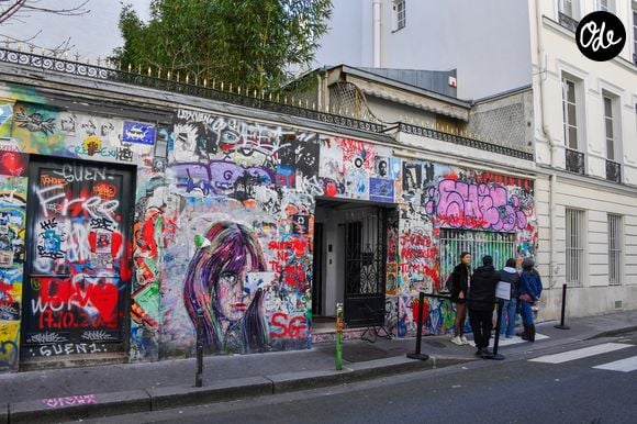 Les mots qu’elle emploie pour évoquer le lieu de vie et de mort de son père résonnent donc simplement : “Je n’ai jamais considéré que c’était chez moi.” 

Maison de Serge Gainsbourg (35ème anniversaire de sa mort) à Paris, France, le 2 mars 2026. © Alexandre Fay/PixPlanete/Bestimage
