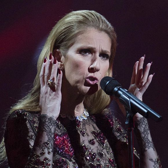 Céline Dion se produit en mémoire et en l'honneur de son défunt mari René Angelil lors de la cérémonie de remise des prix du Gala Adisq à Montréal, dimanche 30 octobre 2016. Photo par Graham Hughes/CP/ABACAPRESS.COM