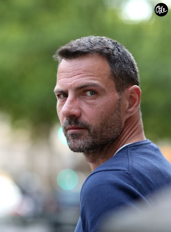 Touché par cet élan de générosité, l'ancien banquier a tenu à répondre à ses soutiens dans un long message publié sur son compte Instagram officiel. Saluant la "bienveillance" et la "force incroyable" des internautes, il a toutefois opposé un refus catégorique à toute aide financière.

Exclusif - Rendez vous avec Jerôme Kerviel la veille de sa libération. Le 26 juin, il a rendez-vous au au Services pénitentiaires d’insertion et de probation (Spip) pour se faire enlever son bracelet électronique.