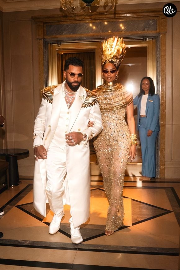 Russell Wilson et Ciara quittent le Ritz pour le Met Gala 2026, à New York.

© Bestimage