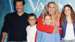 "Tu es et resteras de notre famille" : Elodie Gossuin, Bertrand Lacherie et leurs enfants face à la perte d'un membre de leur clan