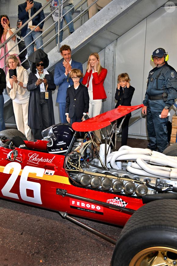 Jacky Ickx, l'ancien champion de Formule 1, a ouvert la Cavallino Classic Monaco Ferrari Parade au volant de la mythique Ferrari 312 F1 de 1968, durant le dernier jour du Grand Prix de Monaco Historique 2026, où il était encouragé par sa femme Khadja Nin accompagné par Pierre Casiraghi, son épouse Béatrice Borroméo et leurs enfants Stefano et Francisco le 26 avril 2026. © Bruno Bebert / Bestimage