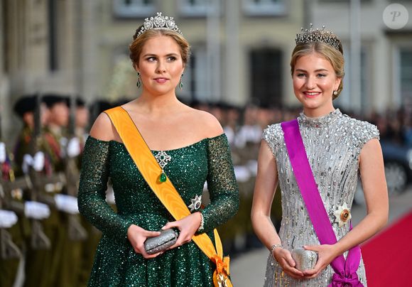 La princesse Catharina-Amalia des Pays-Bas et la princesse Elisabeth de Belgique, duchesse de Brabant aux arrivées du dîner de gala des célébrations du changement de trône au Palais grand-ducal du Luxembourg, le 3 octobre 2025. © Christian Liewig/Bestimage
