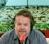Particulièrement ému, Nicolas Demorand, le coprésentateur de la matinale a eu bien du mal à contenir son émotion : "Vous quittez la matinale et ça nous rend tous ici... Immensément triste ! Moi ça me rend également, immensément triste".

Nicolas Demorand aux commandes de sa dernière matinale pour France Inter avec Léa Salamé - ce jeudi 3 juillet 2025.