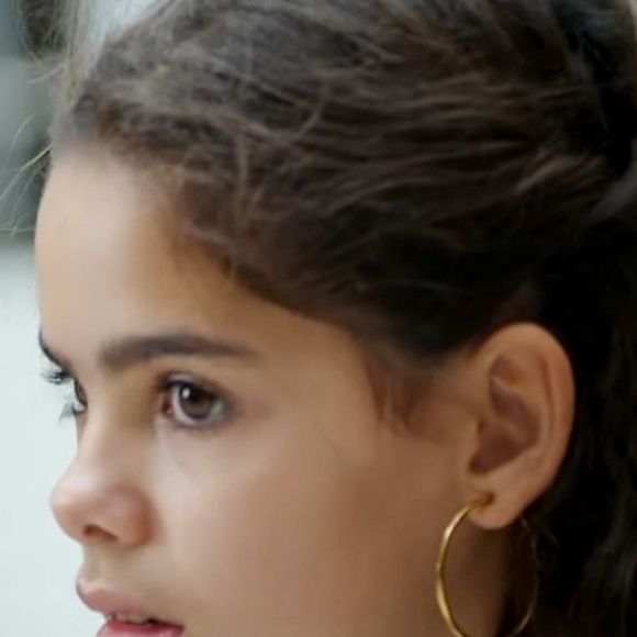 Et en 2011, Mélissa Theuriau et Jamel Debbouze ont donné naissance à une fille prénommée Lila

Lila Debbouze la fille de Mélissa Theuriau et Jamel Debbouze, fait une première apparition remarquée à la télévision dans le documentaire "Le Temps des femmes", diffusé sur France 2 et produit par sa mère. 

© Capture TV France 2 via Bestimage