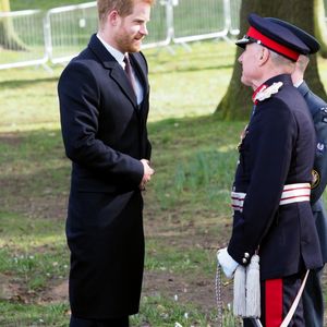Le prince Harry assiste à une cérémonie d'inauguration en vue de l'ouverture officielle d'un monument commémoratif à Cannon Hill Park aux victimes des deux attaques terroristes qui ont eu lieu en Tunisie en 2015. Le 4 mars 2019. Agence / Bestimage