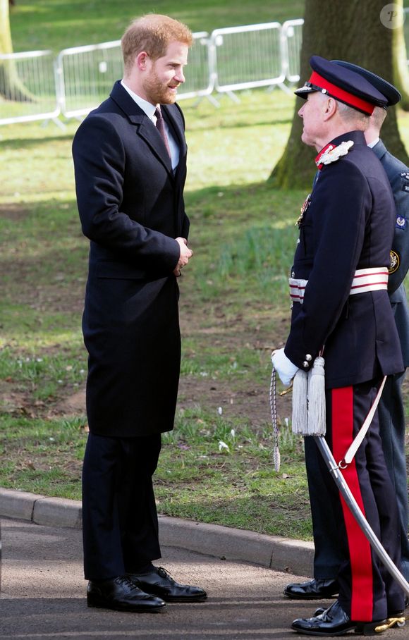 Le prince Harry assiste à une cérémonie d'inauguration en vue de l'ouverture officielle d'un monument commémoratif à Cannon Hill Park aux victimes des deux attaques terroristes qui ont eu lieu en Tunisie en 2015. Le 4 mars 2019. Agence / Bestimage