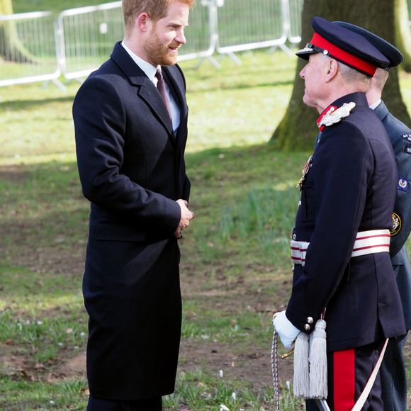 Le prince Harry assiste à une cérémonie d'inauguration en vue de l'ouverture officielle d'un monument commémoratif à Cannon Hill Park aux victimes des deux attaques terroristes qui ont eu lieu en Tunisie en 2015. Le 4 mars 2019. Agence / Bestimage