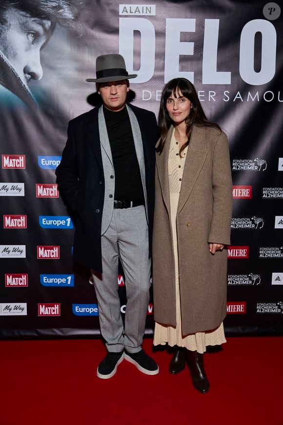 Exclusif - Alain-Fabien Delon et sa compagne Laura Bensadoun au photocall de la soirée Ciné-concert symphonique "Alain Delon, le dernier Samouraï" au Palais des congrès à Paris le 8 novembre 2024 le jour de son anniversaire.

© Jacovides / Moreau / Bestimage