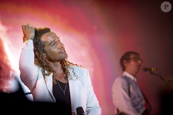 Julien Doré en concert au festival du Printemps de Pérouges au Château de Saint-Maurice-de-Rémens (01) le 25 juin 2025. © Sandrine Thesillat / PsNewZ / Bestimage