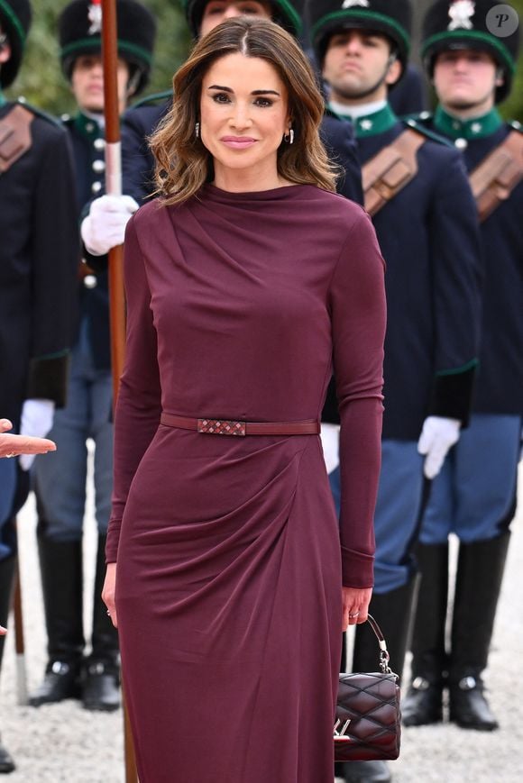 Giorgia Meloni, la Première ministre italienne, reçoit la reine Rania de Jordanie à la Villa Doria Pamphilj à Rome, le 9 avril 2025. Zuma Press / Bestimage