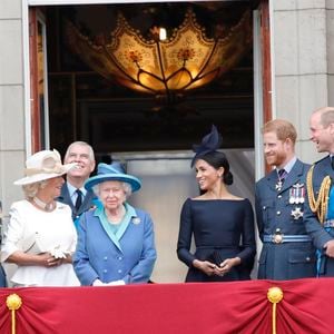 Les tensions entre les Sussex et les Windsor durent depuis le départ de Meghan et Harry de la famille royale.

La famille royale d'Angleterre lors de la parade aérienne de la RAF pour le centième anniversaire au palais de Buckingham à Londres. Photo par EXPRESS SYNDICATION / BESTIMAGE