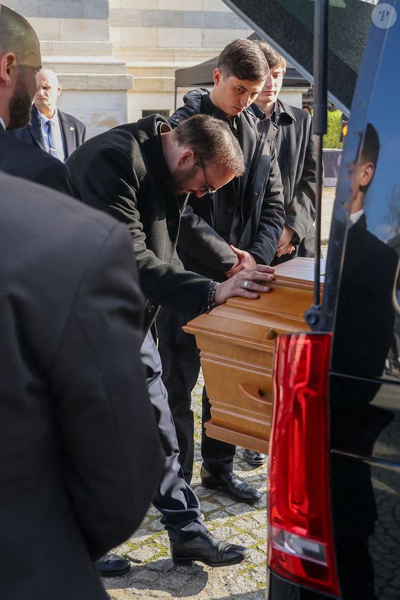 Michel Ferracci à la sortie des obsèques d'Emilie Dequenne au cimetière Père Lachaise à Paris, le 26 mars 2025. 

Photo : Cyril Moreau/Bestimage