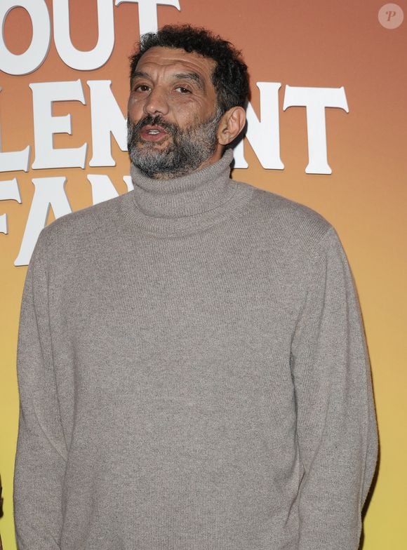 Il affirme avoir subi des attouchements dans son école privée catholique.

Ramzy Bedia - Photocall de l'avant-première de la série "Tout Simplement Fan" sur Prime Vidéo à La Scala à Paris le 17 février 2026. © Coadic Guirec/bestimage