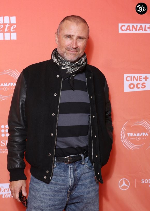 Le père des beaux-enfants d'Alexandre Brasseur est d'ailleurs connu : il s'agit de Stéphane Hénon, alias Boher dans "Plus belle la vie"

Exclusif - Alexandre Brasseur ( Demain nous appartient) au photocall de la série "Les Farouches" lors du 2ème Festival Creatvty 2025 des séries et créations audiovisuelles à Sète, le 13 novembre 2025. 
© Denis Guigenbourg / Bestimage