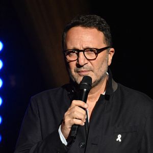 Arthur (Jacques Essebag) lors de la soirée hommage "7 octobre - 2 ans après" en mémoire des victimes du 7 octobre et en soutien aux otages du Hamas à la salle Pleyel à Paris le 5 octobre 2025.

© Lionel Urman / Bestimage