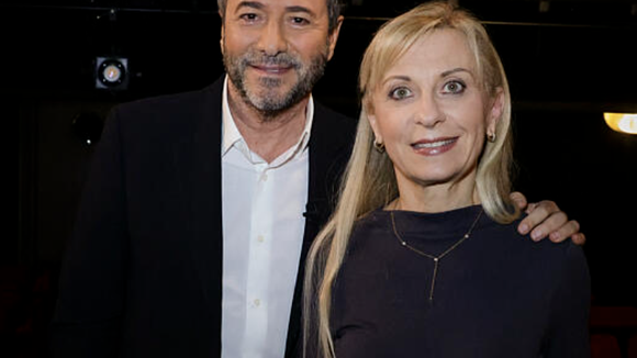Bernard Montiel dans les coulisses de son émission "Olympiascope".