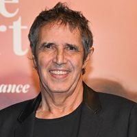 Julien Clerc : Angèle et Léonard, ses enfants nés à 34 ans d’écart, sont-ils devenus des artistes ?