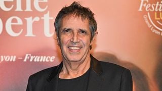 Julien Clerc : Angèle et Léonard, ses enfants nés à 34 ans d’écart, sont-ils devenus des artistes ?