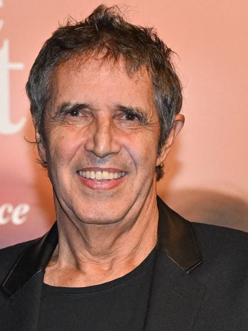 Julien Clerc : Angèle et Léonard, ses enfants nés à 34 ans d’écart, sont-ils devenus des artistes ?