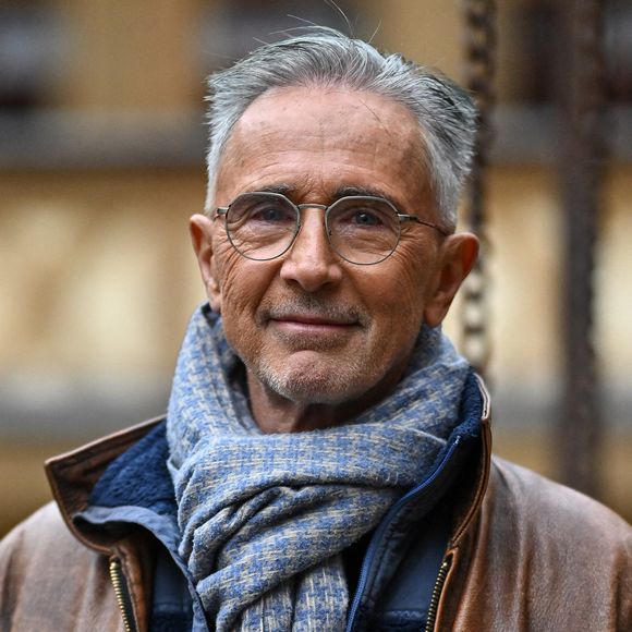Thierry Lhermitte lors de la 163e vente aux enchères des vins des Hospices de Beaune à Beaune, France, le 19 novembre 2023. Photo par Julien Reynaud/APS-Medias/ABACAPRESS.COM