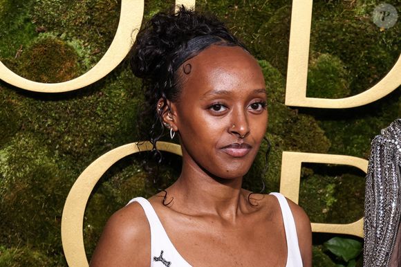 Ce n'est pas le premier signal fort de la jeune femme, en 2023, lors de son entrée dans la célèbre sororité Alpha Kappa Alpha, la jeune femme s’était présentée sous le nom de “Zahara Marley Jolie”, sans jamais mentionner celui de Brad Pitt.

Info - Zahara Jolie au photocall de la 82ème cérémonie des Golden Globes au The Beverly Hilton à Los Angeles, Californie, Etats-Unis.