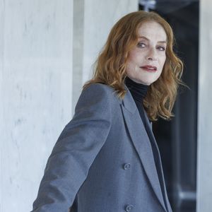 Le 8 avril 2026, Rome, Italie : Isabelle Huppert assiste au photocall pour le film "La femme la plus riche du monde" au Sofitel HTL Villa Borghese. (Crédit photo : © Emanuela Vertolli/SOPA Images via ZUMA Press / Bestimage Wire / Bestimage)