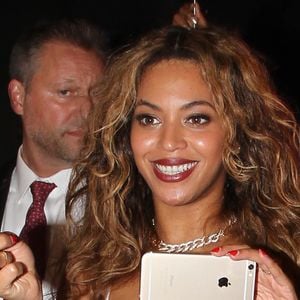 L'objectif était de protéger leur relation face au succès précoce de Beyoncé.

Beyoncé et son mari Jay-Z à la fête du mariage de Solange Knowles et Alan Ferguson sur le thème de "Mardi Gras" dans le quartier français de la Nouvelle-Orléans, le 16 novembre 2014.