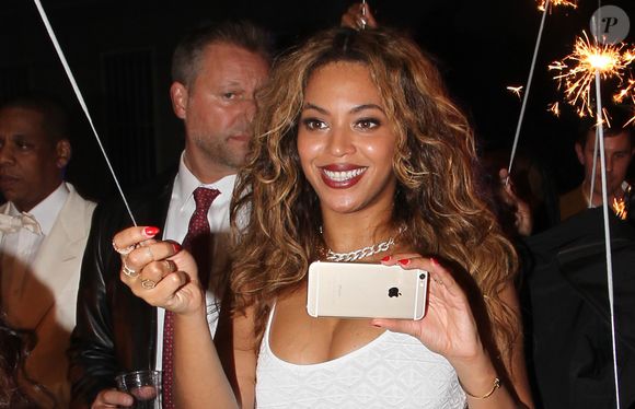 L'objectif était de protéger leur relation face au succès précoce de Beyoncé.

Beyoncé et son mari Jay-Z à la fête du mariage de Solange Knowles et Alan Ferguson sur le thème de "Mardi Gras" dans le quartier français de la Nouvelle-Orléans, le 16 novembre 2014.