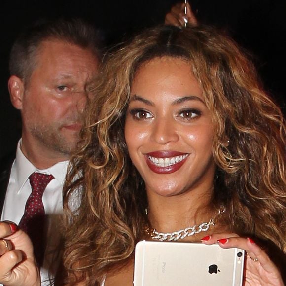 L'objectif était de protéger leur relation face au succès précoce de Beyoncé.

Beyoncé et son mari Jay-Z à la fête du mariage de Solange Knowles et Alan Ferguson sur le thème de "Mardi Gras" dans le quartier français de la Nouvelle-Orléans, le 16 novembre 2014.