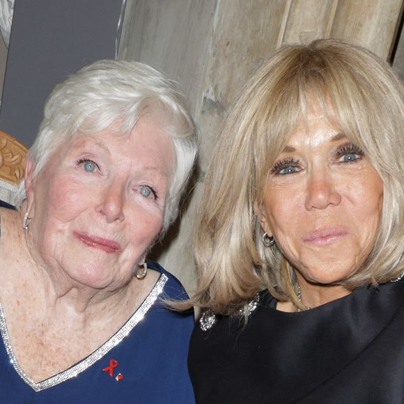 Elle estime qu’il est temps de passer le relais aux nouvelles générations. 

Exclusif -  Line Renaud et Brigitte Macron - 6ème remise du prix "Fonds de dotation Line Renaud-Loulou Gasté" pour la recherche médicale à la Maison de la Recherche à Paris le 25 novembre 2024.
© Coadic Guirec/Bestimage