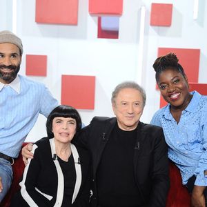 Un moment convivial avec Michel Drucker aux commandes.

Exclusif - Ycare, Mireille Mathieu, Michel Drucker et Claudia Tagbo - Enregistrement de l'émission "Vivement dimanche" aux studios Rive Gauche, présentée par M.Drucker et diffusée le 5 octobre 2025 sur France 3.