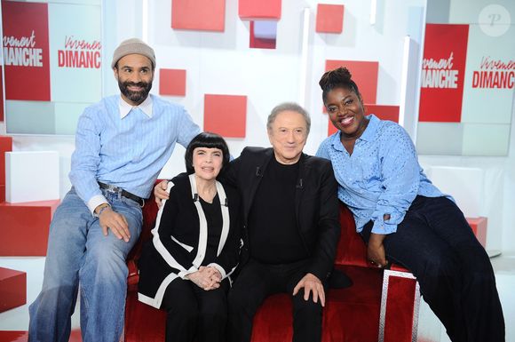 Un moment convivial avec Michel Drucker aux commandes.

Exclusif - Ycare, Mireille Mathieu, Michel Drucker et Claudia Tagbo - Enregistrement de l'émission "Vivement dimanche" aux studios Rive Gauche, présentée par M.Drucker et diffusée le 5 octobre 2025 sur France 3.