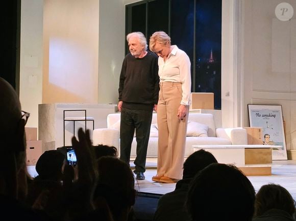Exclusif - Muriel Robin et Pierre Arditi saluent le public à la fin de la dernière de la pièce « Lapin » au Théâtre Édouard VII à Paris. Le 6 Janvier 2024. 
© Bertrand Rindoff / Bestimage