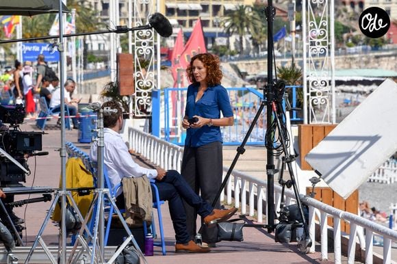 Isabel Otero et Hubert Roulleau sur le tournage de la série "Crimes parfaits" (France 3) sur la promenade des Anglais et sur la plage Beau Rivage à Nice, sous la direction d'Emmanuel Rigaut. Le 23 juin 2020. 

Photo : AGENCE / BESTIMAGE