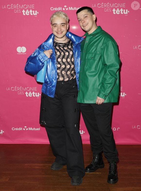 Exclusif - Lou Trotignon (Lauréat Révélation de l'année) et son compagnon - Photocall de la cérémonie des Prix Tetu 2024 au Trianon à Paris le 3 décembre 2024. Le premier show consacré aux personnalités, talents et artistes influent.e.s qui font avancer notre société vers l’acceptation de chacun.e. © Jack Tribeca - Coadic Guirec / Bestimage