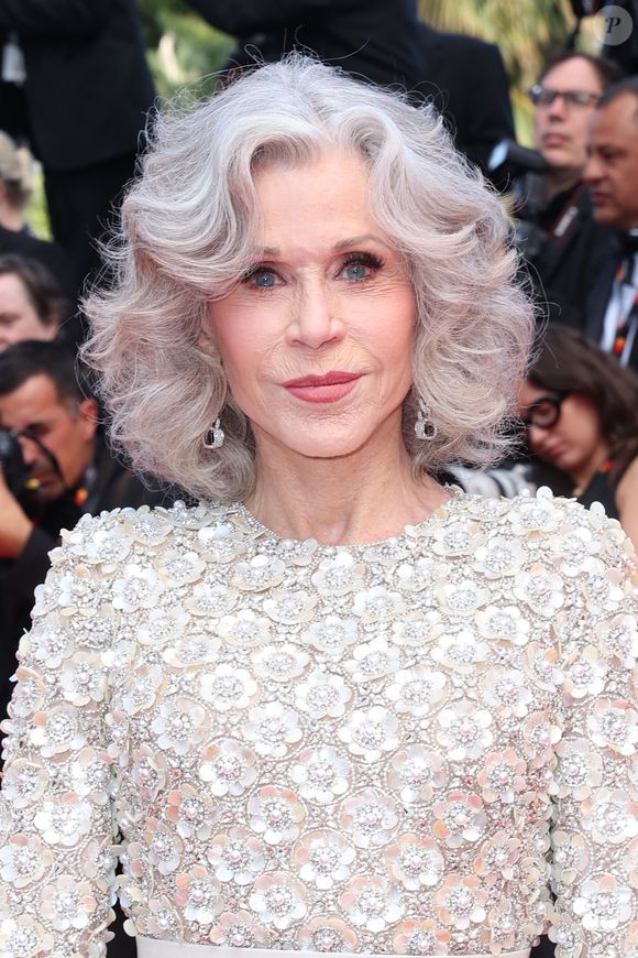 L'actrice salue l'acteur et l'homme

Jane Fonda - Montée des marches de la cérémonie de clôture du 78ème Festival International du Film de Cannes, au Palais des Festivals à Cannes. Le 24 mai 2025
© Jacovides-Moreau / Bestimage