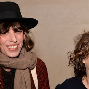 “Des rêves de toi et des larmes le matin”, ajoute la fille de Jane Birkin

Jane Birkin et sa fille Lou Doillon - Ouverture de la rétrospective Jane Birkin à la cinémathèque française à Paris le 25 janvier 2017 . © Veeren/Bestimage