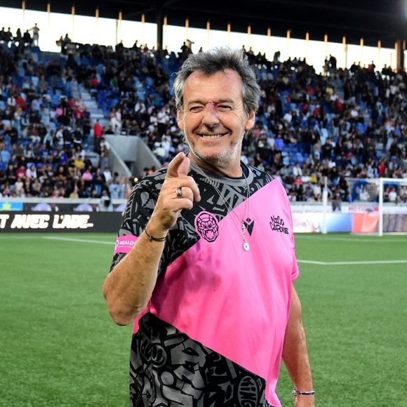 Jean-Luc Reichmann - Célébrités lors du match de gala caritatif entre l’équipe de Nico Capone et celle de Redouane Bougheraba au profit des fondations Théodora et Terres d’espoir en faveur des enfants hospitalisés et des personnes en difficulté au stade de la Tuiliere  à Lausanne en Suisse le 6 Septembre 2025. © Romain Doucelin/Bestimage