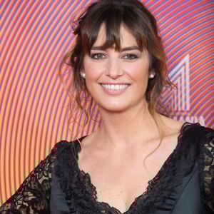 Elle explique alors "très souvent [s’y] balader et courir avec [ses] chiens". S’il y a bien quelque chose qui lui plaît dans ce petit village pour lequel elle s’est prise d’affection, c’est "cet esprit "campagne"". 

Laëtitia Milot - Photocall de la soirée d'ouverture du Festival Séries Mania à Lille. Le 18 mars 2022 © Christophe Aubert via Bestimage