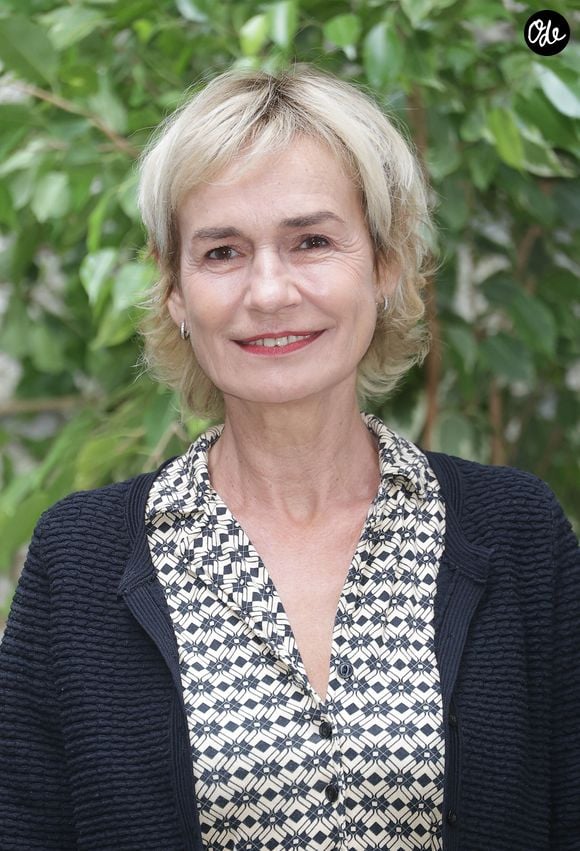 Sandrine Bonnaire au photocall du film “Le lièvre” lors de la 19ème édition du festival du film francophone d'Angoulême le 27 août 2026. © Coadic Guirec / Bestimage