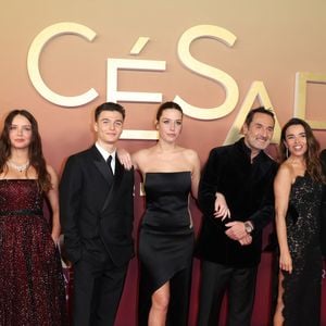 L'équipe du film "l'amour ouf" (Alain Chabat, Mallory Wanecque, Malik Frikah, Adèle Exarchopoulos, Gilles Lellouche (montre Audemars Piguet), Elodie Bouchez, François Civil) au photocall de la 50ème édition de la cérémonie des César à l'Olympia à Paris, France, le 28 février 2025 © Dominique Jacovides - Olivier Borde / Bestimage