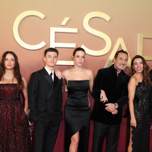 L'équipe du film "l'amour ouf" (Alain Chabat, Mallory Wanecque, Malik Frikah, Adèle Exarchopoulos, Gilles Lellouche (montre Audemars Piguet), Elodie Bouchez, François Civil) au photocall de la 50ème édition de la cérémonie des César à l'Olympia à Paris, France, le 28 février 2025 © Dominique Jacovides - Olivier Borde / Bestimage